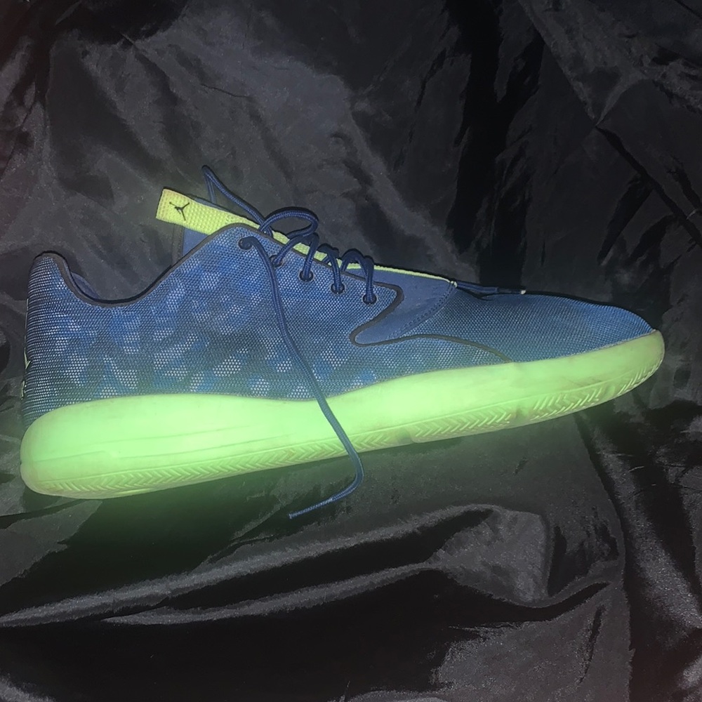Nike eclipse size 14 worn like 5 times will clean before sending